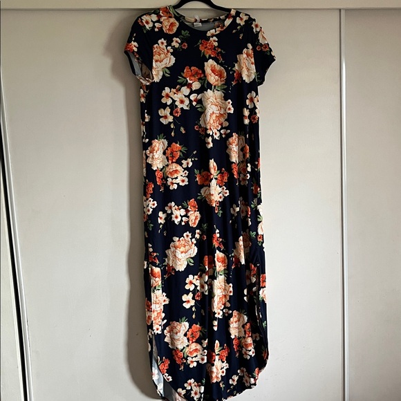Acting Pro Floral Maxi Dress - Navy and Peach - Picture 1 of 2